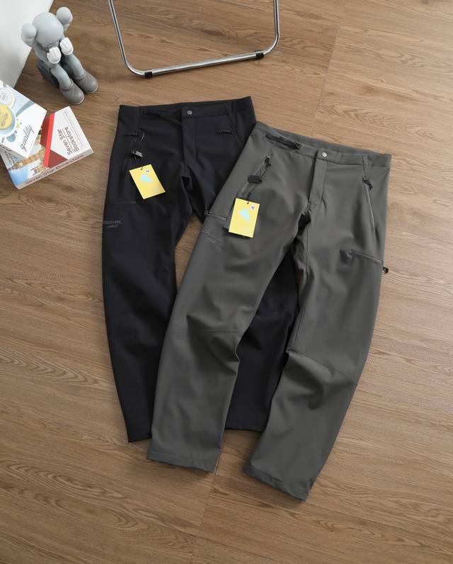 上新210（登山裤刺绣款） 品牌：攀山鼠/Klattermusen 尺码：M-L-Xl-Xxl-Xxxl 颜色：黑色-灰色 类型：攀山鼠2色Magne 2.0
