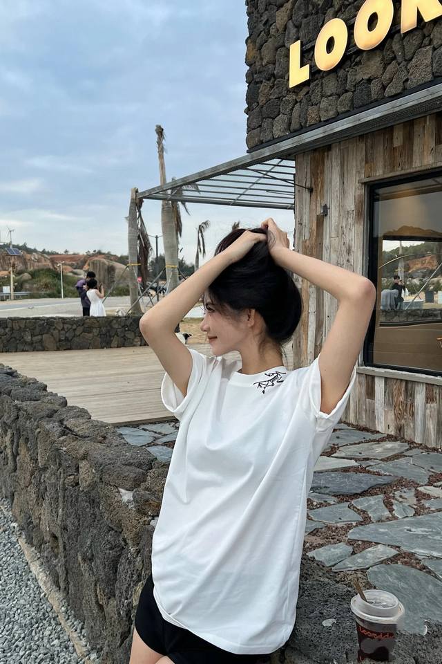 P120 【高品质】 品名：始祖鸟/Arc'teryx 24Ss 后背大鸟印花Logo图案设计 男女同款圆领纯棉短袖T恤 版型；宽松版 面料：330G全棉精梳棉