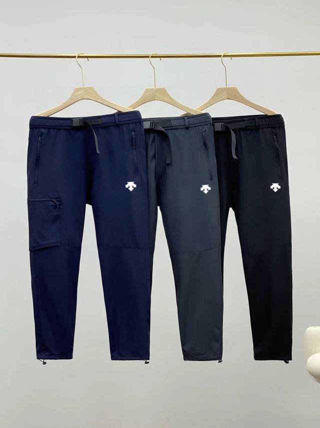 p160 descente迪桑特25户外春秋新款3D立体剪栽男土运动休闲防泼水透气徒步登山冲锋裤。 立体工装裤重工打造，版型超正，本期重点推荐！高端户外防水休闲
