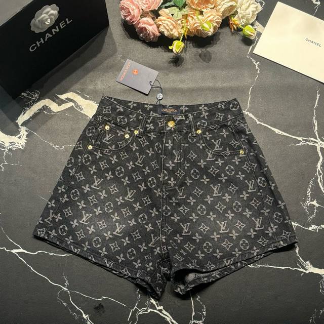 140 louis Vuitton Lv 驴家定制皮牌定制金扣四叶草老花字母提花牛仔短裤 款号：25674403786 颜色：黑色 蓝色 尺码：Sml s码80