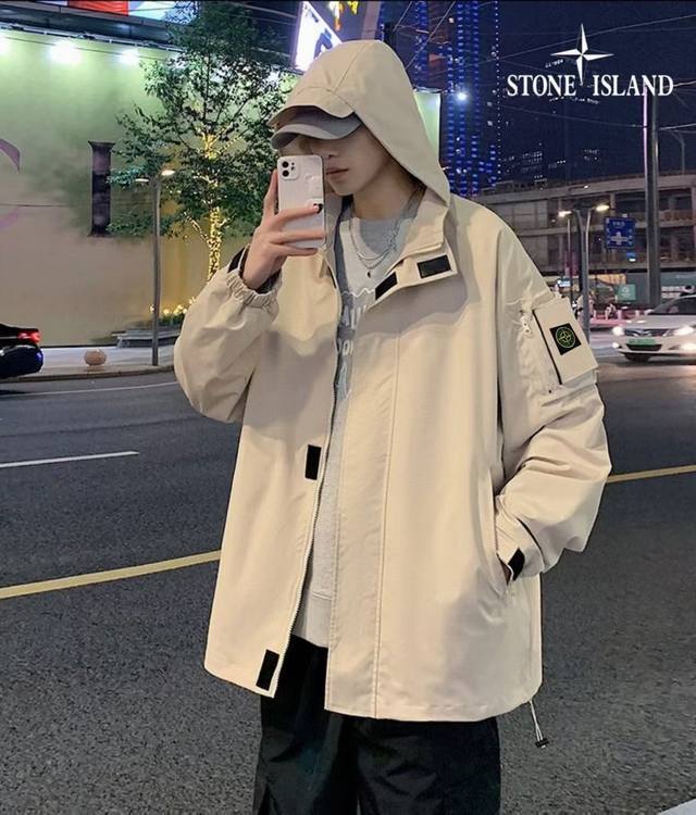 上新发170 stone Island石头岛海外版25Ss新款三色Ins机能风工装宽松版情侣款冲锋衣夹克外套 采用工装梭织面料 舒适透气 有质感 做工精细 走线