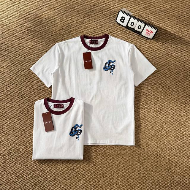 160【纯原臻品 】【顶级原版复刻】 - Gucci古驰蛇年胸口Logoss25印花宽松休闲经典百搭纯色 圆领套头短袖T恤 情侣款 - 在日常出街的穿搭选择中，