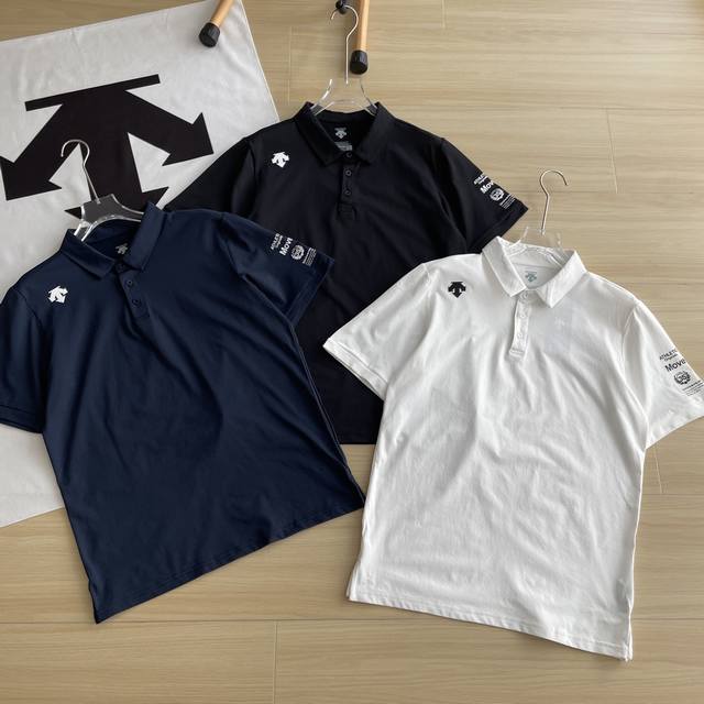 主图+细节120 夏季推荐迪桑特/Descente 纯色徽标Logo 男女同款夏季新款翻领短袖Polo衫 订制面料，细节到位，极具质感！定制纽扣自带身份，立体式