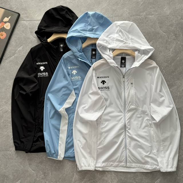 发210，P2650春夏新品，韩柜限定版本，国内无售的精品时尚 防晒单品，瑞士3色皮肤衣，男女情侣连帽梭织拼接运动外套防晒衣皮肤衣上衣！精致3D立体压胶Logo