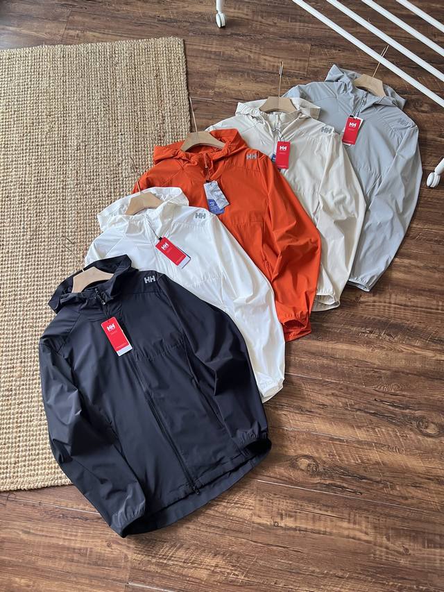 p200 helly Hansen夏季放泼水防晒凉感弹力皮肤衣，多色可选，非常适合夏季穿着，旅游 徒步 日常出行都可驾驭随意搭配！采用自带凉感的面料，保持持久凉