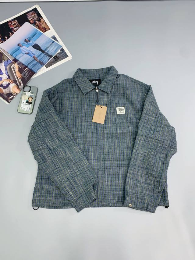 210 Stussy 斯图西春季微皱格纹翻领夹克轻薄外套 斯图西春季轻户外新品外套推荐 采用色织格纹泡泡纱格纹面料 轻薄透气 易于打理 夏日可当皮肤衣 灰蓝色格
