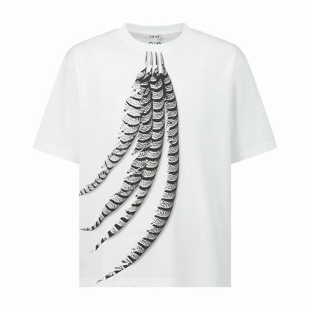 顶级版本180【Loewe羽毛刺绣短袖】 25Ss官网新款Loewe 罗意威羽毛刺绣马柏全同款短袖 面料采用50支丝光双股，面料布匹洗水后克重为230克 螺纹搭