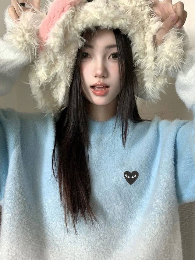 140。Play Comme Des Garcons川久保玲2024新款厚实渐变套头针织毛衣外套 设计感十足 慵懒浪漫 ~整体做了渐变设计 很特别 装点出 高级