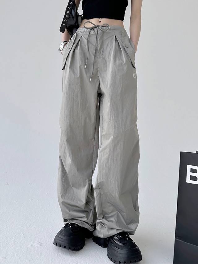 120。露露Lululemon工装裤休闲裤女2024夏季新款高腰宽松阔腿裤直筒裤高个子裤子 高腰设计能够拉长你的身形比例，使你看起来更加高挑迷人。宽松的阔腿设计