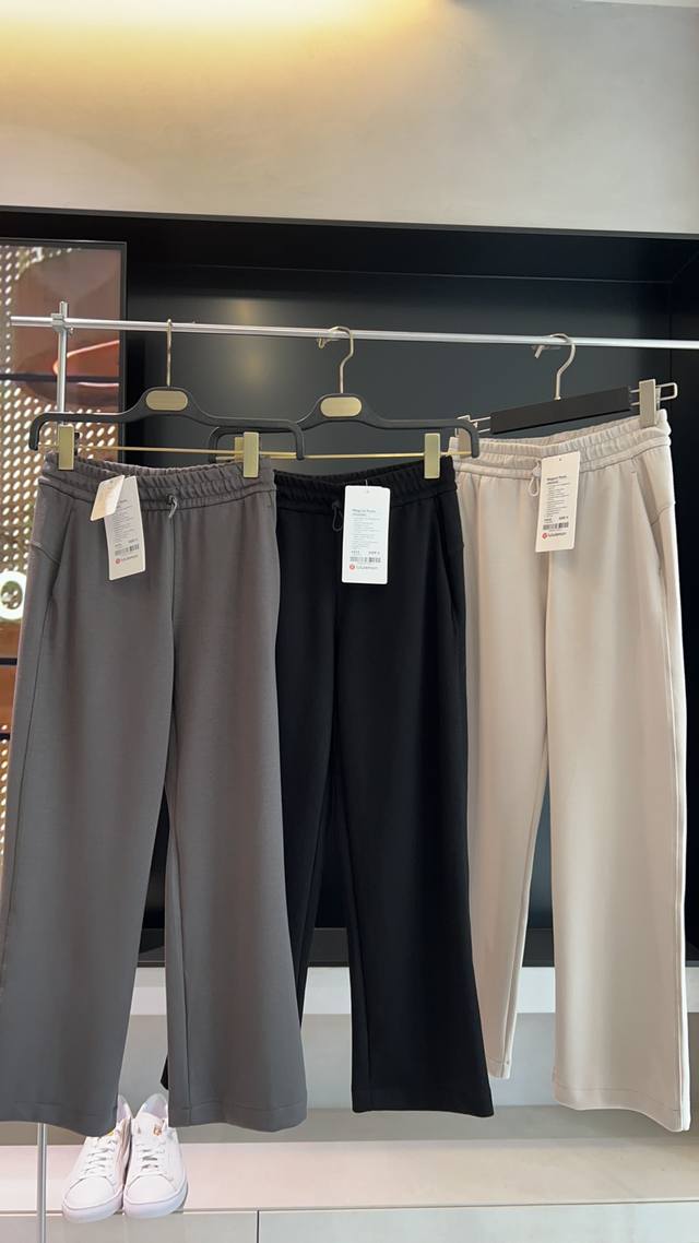 140（S齐，M米白，L灰色和米白,Xl灰色和米白） 品名：Lululemon女士高腰弹力9分提臀瑜伽裤（薄款） 尺码：S-Xl 颜色：黑，咸菜绿，米色 夏天的