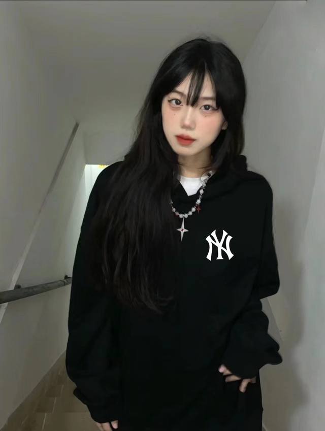 120 mlb Yankees-Ny春季连帽卫衣 本款采用新疆长绒棉纯棉面料，不起球不褪色不变形，质量超级好，柔软的让你爱不释手，布料挺实，绝对厚实，打底单穿都