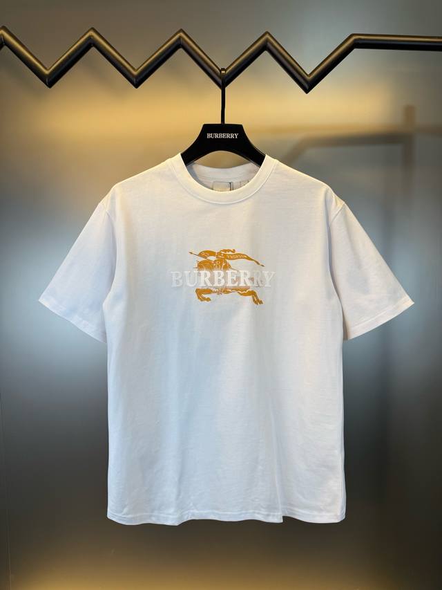 p140 顶级代购版本★Burberry巴宝莉 2025Ss新款暗色战马短袖T恤 此款T恤不管是材质还是细节还原度以及工艺制作方面不惧任何挑战，270G高克重定