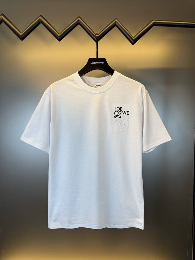 p130 顶级版本★Loewe罗意威Ss25春夏新款字母Logo刺绣短袖T恤 hk专柜同步上新 超高品质280克双纱面料 原版定制，刺绣工艺，舒适柔软透气 休闲