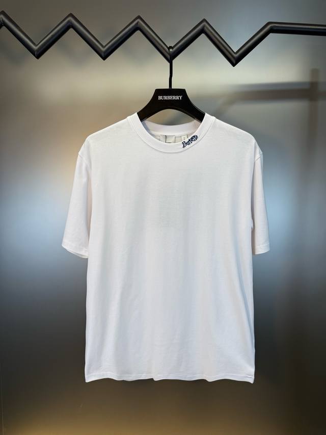 p140 顶级代购版本★Burberry巴宝莉Ss25春夏新款小标刺绣字母短袖T恤 品牌新元素前后幅字母立体刺绣设计～面料上身舒适透气，不僵硬，时尚简约宽松版型