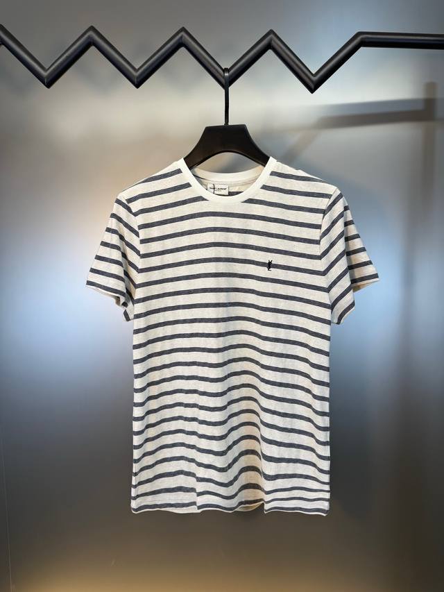 160 对标专柜★过验版本★Saintlaurent 圣罗兰Ss25春夏新款标识条纹短袖 定制雅韵彩织高密亚麻 色泽自然 织造精细 舒适贴肤 简约米白 亚麻质感