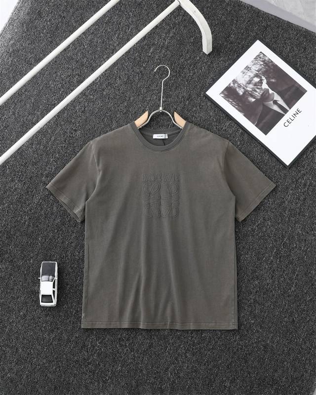 120（顶级复刻） loewe罗意威2025官网同步大Logo刺绣T恤 面料：32支精棉紧密平纹280克 配套1*1十字罗纹260克 手感柔软 舒适亲肤 搭配胸