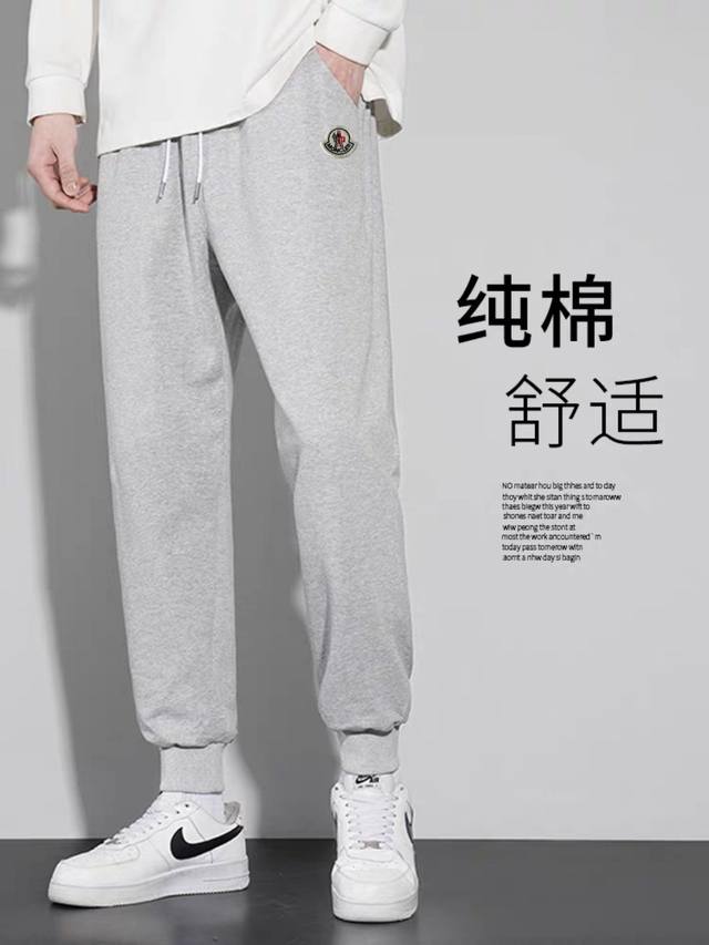 150 moncler/蒙口24秋季纯棉刺绣Logo纯色休闲束脚长裤卫裤！高品质 高克重，380克 裤子有弹力，穿着舒适！刺绣是重工，立体饱满，浓浓的设计感！