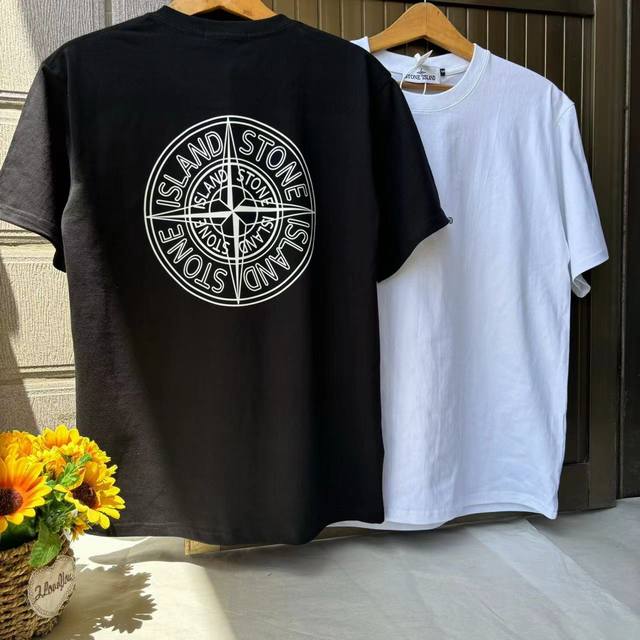 上新80 石头岛/Stone Island新后背圆盘Logo情侣款短袖T恤，这件简直万能百搭之王 黑色百穿不腻 背面比正面还要Cool的，你值得拥有绝佳夏季穿搭