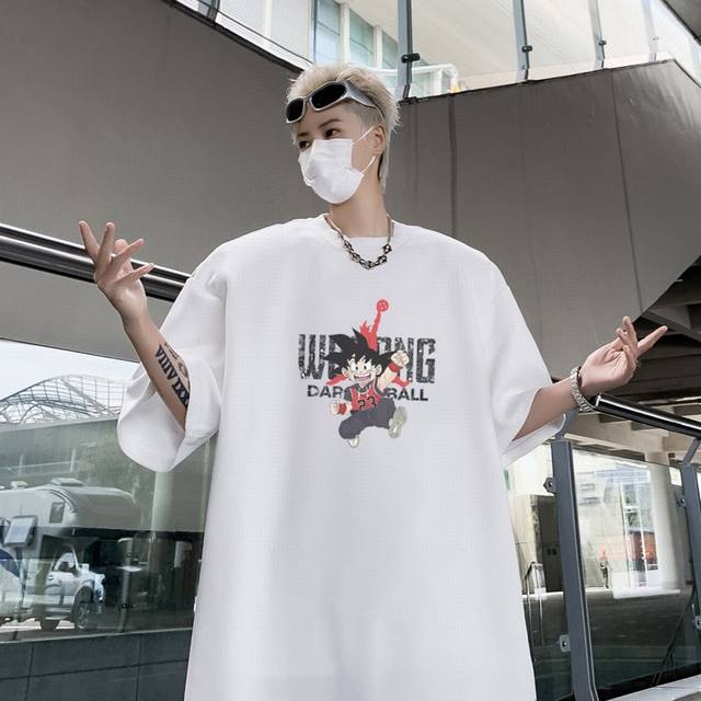 上新 P80 飞人乔丹Aj漫画系列印花图案夏季情侣装潮牌运动T恤男短袖情侣款短袖体恤,该系列款式采用匠心设计，营造轻松休闲的穿着感，结合印花图案，彰显经典口感