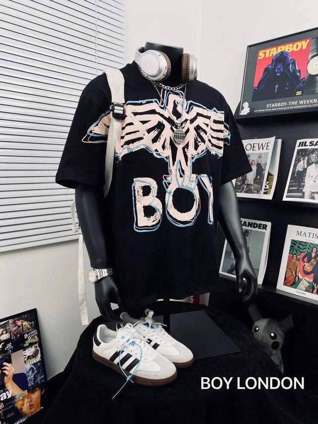 新120 boy London25幻彩涂鸦大翅膀情侣短袖Tee男女同款 超高版本 经典图案设计 立体外凸印花 天使环绕翅膀英文Logo吸睛有型！面料由品牌面料商