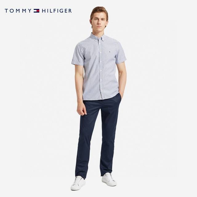 120 tommy汤米男士夏季短袖商务休闲条纹衬衫！120支全棉面料，清爽格纹工艺！上身十足帅气！胸前经典的Logo标志刺绣！非常立体饱满！百搭而又不凡之物！格