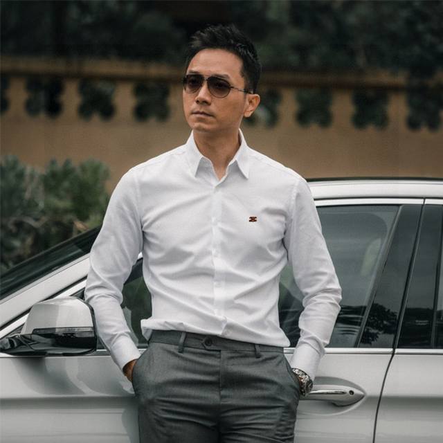 120 celine/赛琳男士春季新款纯色府绸长袖休闲商务衬衫！五色齐发！款式简单，上身大气时尚！采用弹力棉府绸面料制成，带点弹力，进口纯棉面料，手感顺滑上身十