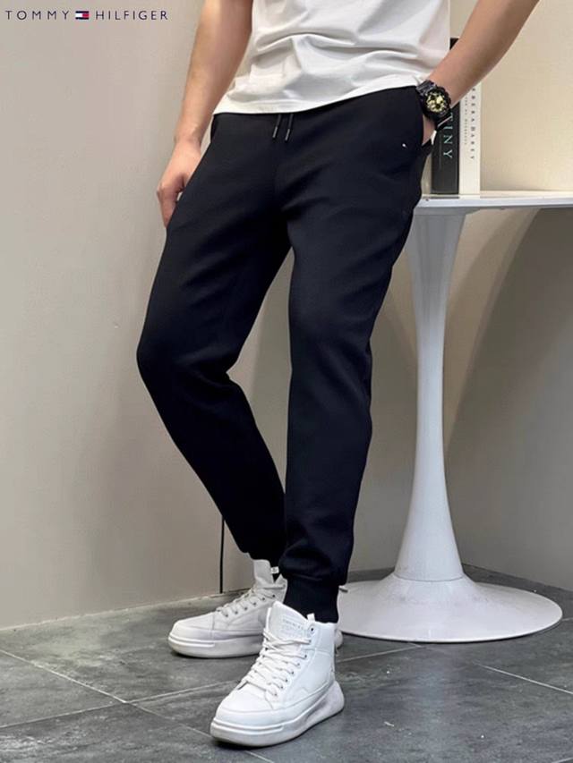 150 tommy 汤米25春季纯棉刺绣Logo纯色休闲束脚长裤卫裤！高品质 高克重，380克 裤子有弹力，穿着舒适！刺绣是重工，立体饱满，浓浓的设计感！ 整个