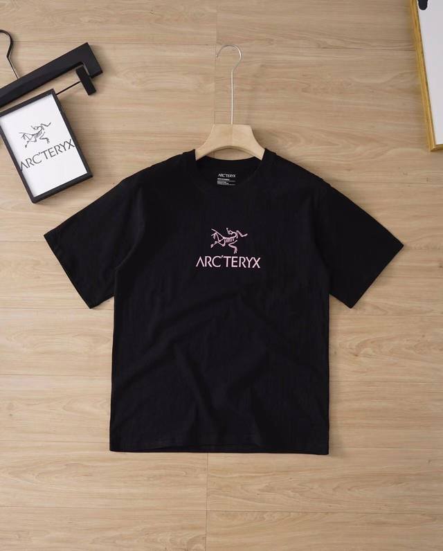 80 arc‘Teryx始祖鸟情侣款经典大Logo情侣落肩短袖T恤 后背鸟家标志性大Logo作为点缀，简约大气，经典时髦的风格 单穿打底自带高级感！柔软轻肤不扎