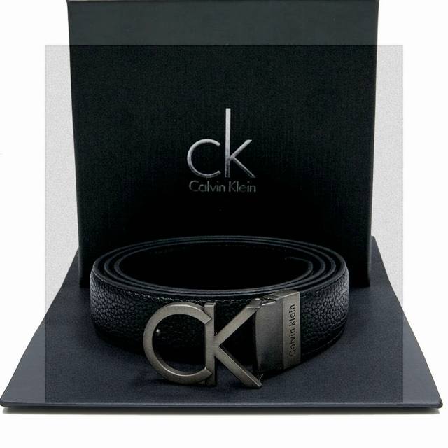 90 超级爆款 专柜最新款大Ck/Calvin Klein腰带来喽 Ck家腰带真的是款款经典 款款好看 真的是质感满满 这次新款采用了超有质感的荔枝纹真皮带身