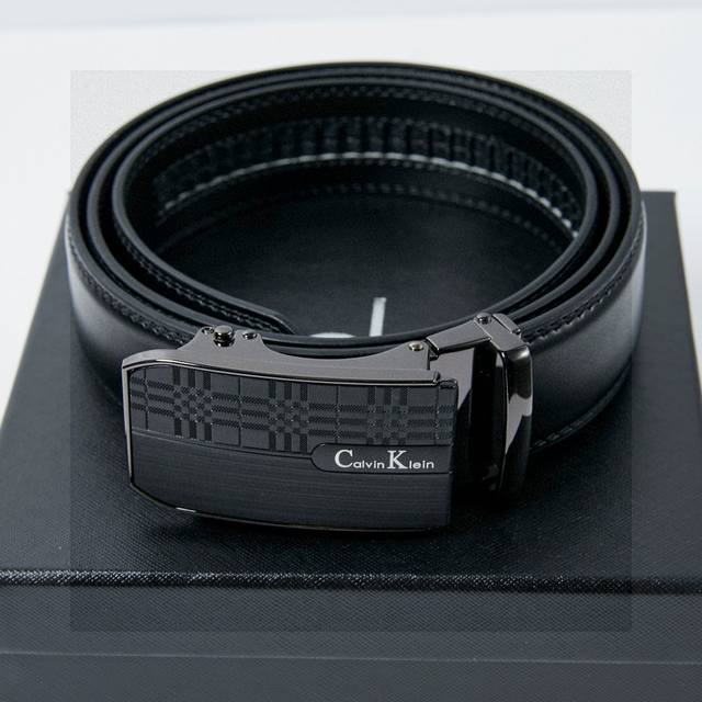 p90。爆款来袭，超级帅气，无法用语言来形容，原单Calvin Klein磨砂自动平滑扣高品质皮带 话不多说 直接看实拍图 真的超有质感 好东西不是靠嘴说的哈
