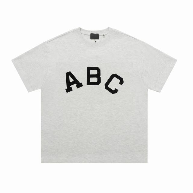 【浅燕麦】P80 fear Of God Fog复线Essentials 第七季Abc植绒字母印花短袖T恤 原厂面料 克重240G，细节上的设计处理都是精心制作