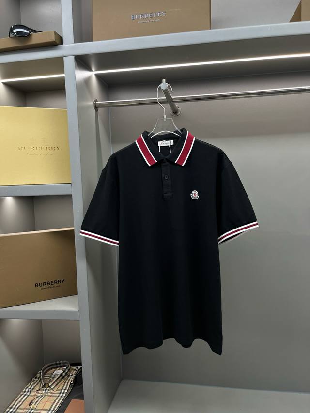 p120 Moncler 蒙口 标识贴标新款Polo衫 原版面料 官方同款 采用210克纯棉珠地面料，定制 同缸染面料 手感非常舒服爽滑 版型挺阔有型 一线品牌