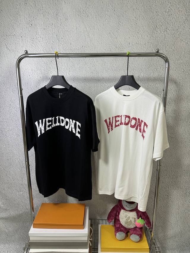 3020#P90 We11Done 韩国潮牌Welldone宽松大码版型短袖T恤 字母龟裂工艺印花 重磅300G纯棉面料 颜色：黑色 白色 码数：S M L