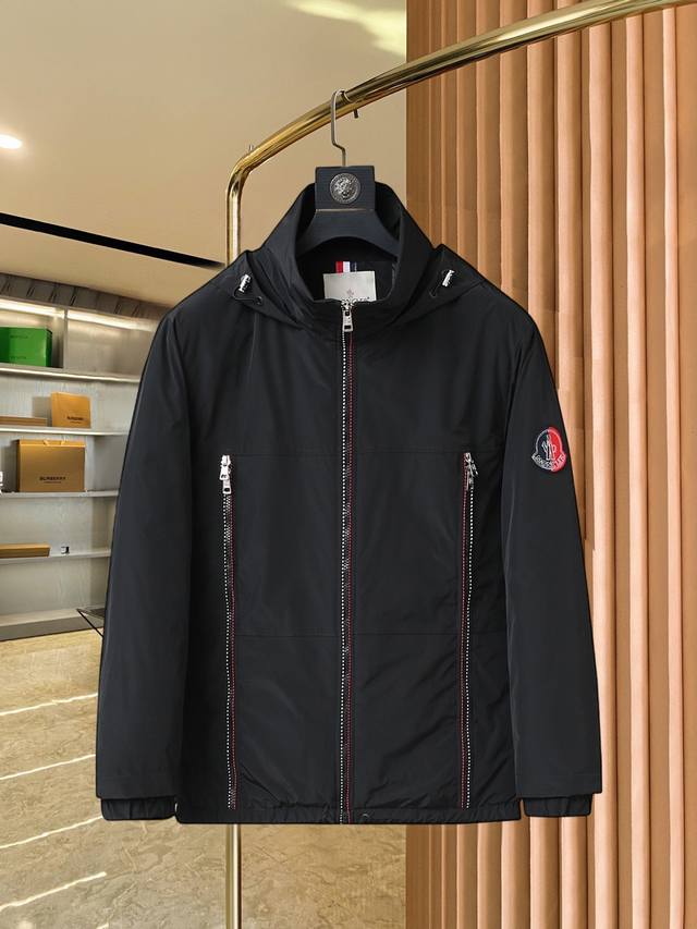 p550 蒙口 三标齐全 2025Ss冬季新款羽绒棉服外套，秀场新品品相非常完美，舒适保暖，色泽饱满诱人，非常出彩的设计，轻松将时髦感进阶，做工极为考究严谨，走