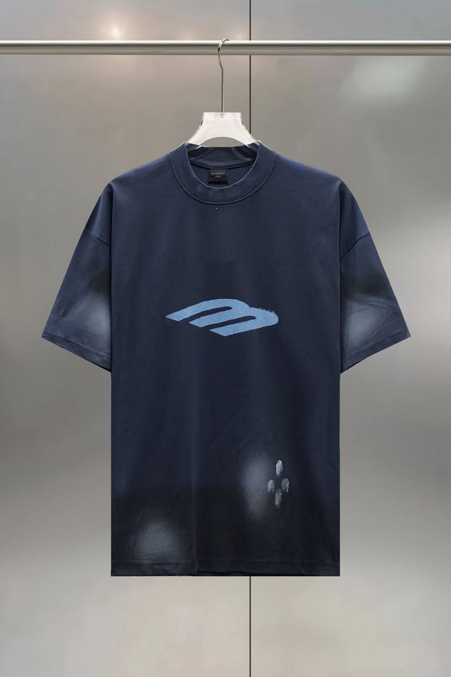 p100 Balenc$Aga 巴黎M手绘印花拉裂纯棉圆领T恤 男女同款 宽松版型 颜色: 灰蓝 黑色 size尺码： Xs S M L 编号:Bt212F65