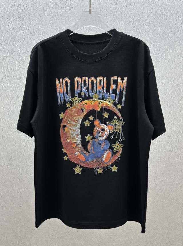p100We11Done系列T恤 没问题Bear 搞怪系列 300克全棉双股精纱面料。 宽松のS版型裁剪，符合当下的潮流审美，大大地 一件包容性强，随意上身就能