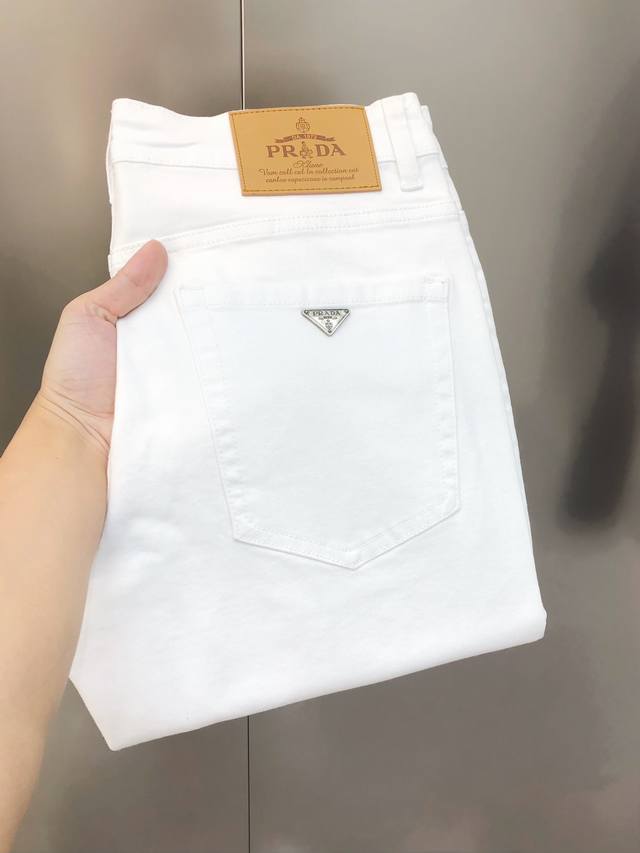 p250 P*Ada 普拉哒2025早春新款男士修身小脚牛仔裤 官网同步简洁时尚 爆款白牛 高端定制 原单狠货 后裤袋三角Logo标设计 定制进口丹宁水洗牛仔纯