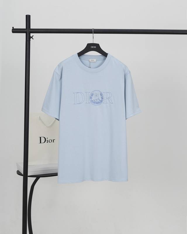 100【顶级版本.官网品质】 dior迪奥25新款刺绣镂空字母猫咪图案短袖T恤 采用原板独家定制280克32支双纱纯棉面料质感非常柔软舒服 100%区别市场的顶