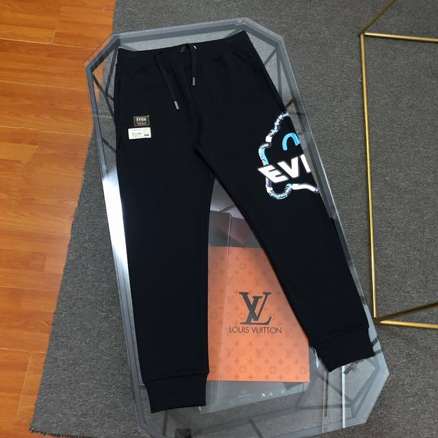 p170 上新， 2022秋冬新款 Evisu 福神 男士边线佛头印花卫裤 原版面料高版本高品质 网红明星同款 运动卫裤左侧以色彩缤纷的边线佛头图案和Ev商标装