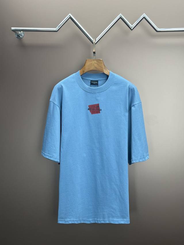 p120 高端品质【巴黎世家Balenciaga】 原版高克重双纱纯棉面料 重工艺印花、手感滑爽 L极度舒适体验 十足的高级感，都保持奢华高贵的特有的视觉质感.