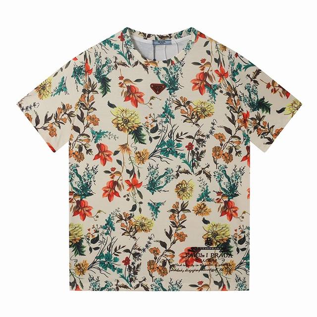 90 prada 普拉达 25Ss新款 植绒印花Logo字母短袖（高品质） 面料- 采用270克双股精梳棉面料.索罗纳螺纹订织订染国标一级面料 辅料：官网原版三