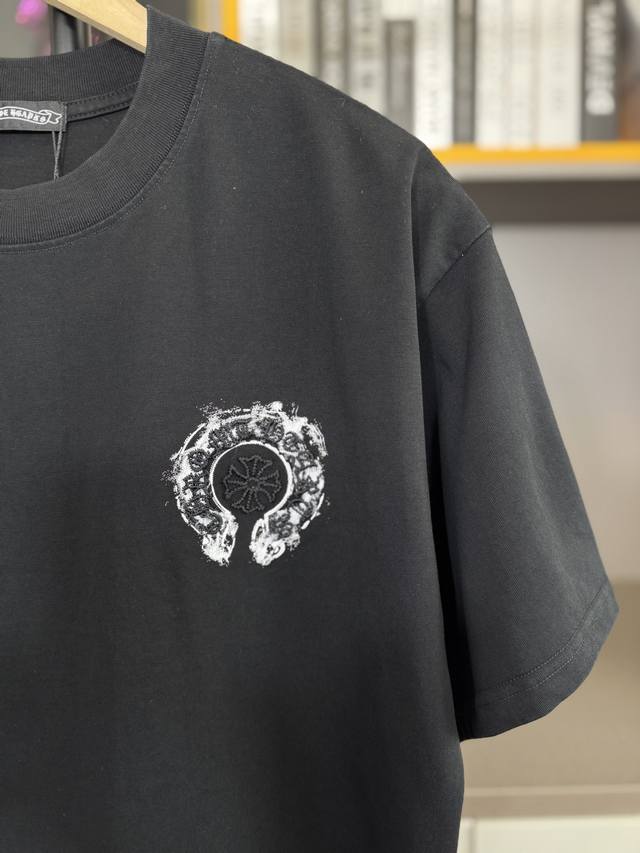 140 ch高版本克罗心Chrome Hearts 2025春夏新款马蹄十字贴布绣短袖T恤，面料：26支双纱 300克重，2025年流行的空中绣，呈现立体浮雕效