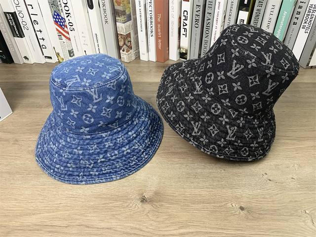 9518#P70#Lv牛仔满Logo渔夫帽经典款帽子休闲显脸小户外街拍个性帽子男女同款情侣帽# 均码 颜色：蓝色 黑色