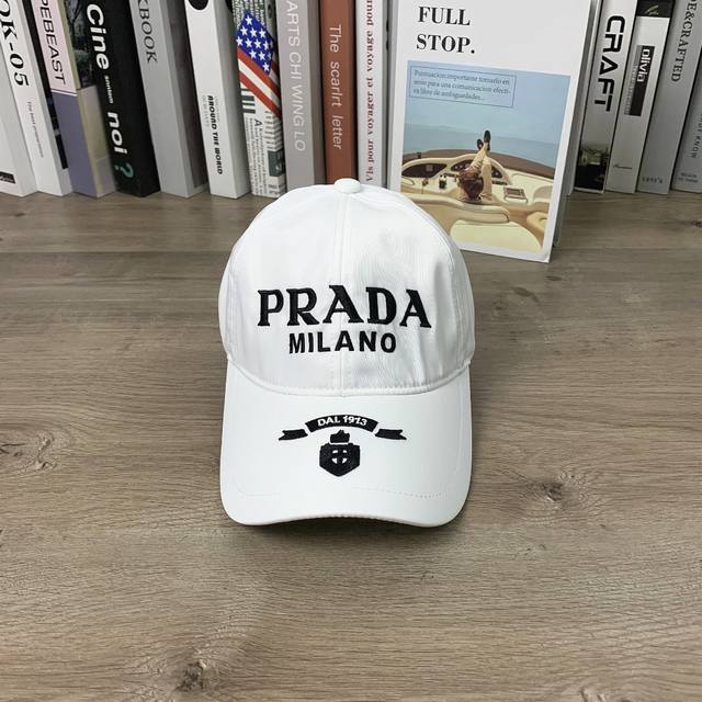 9595#P60#Prada白色软顶棒球帽字母刺绣鸭舌帽男女休闲同款情侣百搭遮阳帽太阳帽# 可调节 颜色：白色
