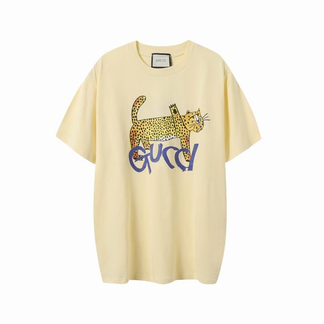 90 gucci/古驰2024金钱豹印花字母款米色短袖T恤 放假了赶紧穿新衣服出去玩耍 连爪爪都是可爱豹爪一爪抓住财富 豹富！随意舒适穿搭100%纯棉透气 渐变