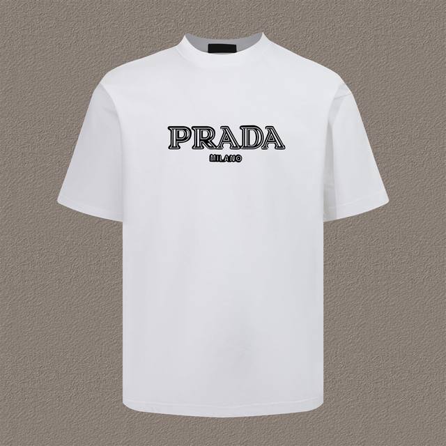 #90 Prada 普拉达 2025新款春夏 官方同款 短袖T恤 定制 同缸染面料 手感非常舒服 春夏最新砖柜同步 时尚又个性 超级百搭好看 男女都非常合适 人