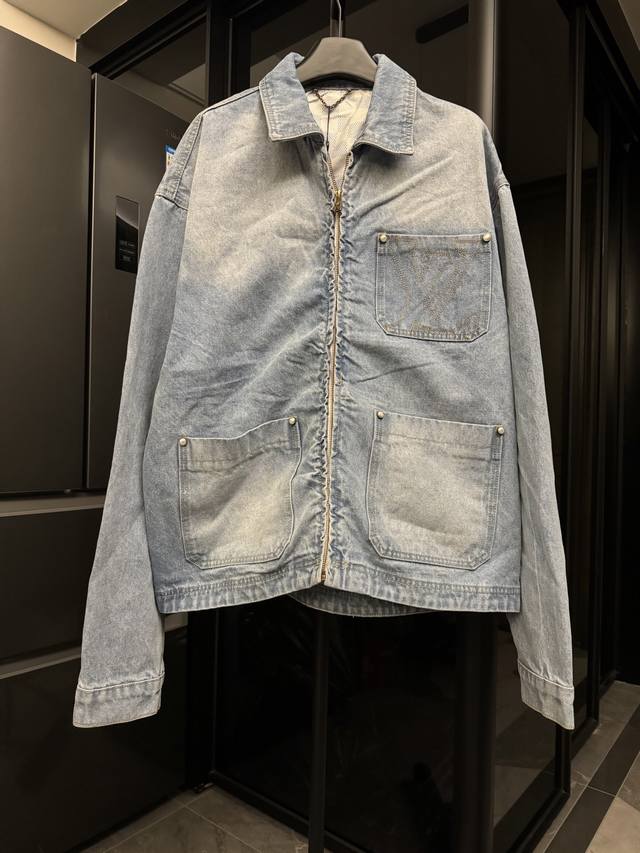 p290【高端复刻】 1V/路易 25Fw 胸口Logo刺绣拉链牛仔外套 第一时间时间原版购入开发，面料采用7S*7S斜纹全棉牛仔布，纬纱采用紧密赛络纺原棉纱线