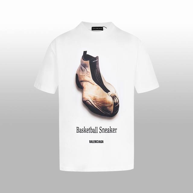 p100 高版本 【Balenciag*】春夏新款短袖T-Shirt 欧洲数码直喷技术 260克高克重棉感面料 挺括有型 图案清晰如手绘 老爹鞋插画 无性别穿搭