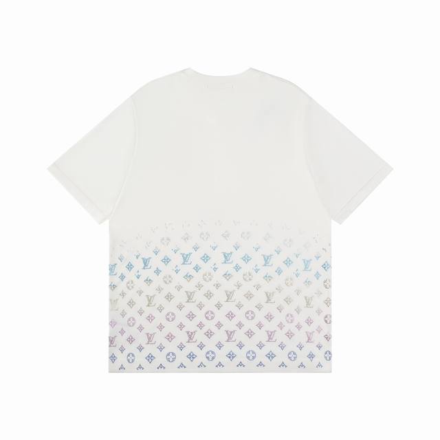 180【顶级版本.官网品质】 louis Vuitton*路易威登 lv 25Ss 老花彩钻渐变烫钻针织短袖 面料：采用纯棉纱线定织 该款针织T恤按原版16针德