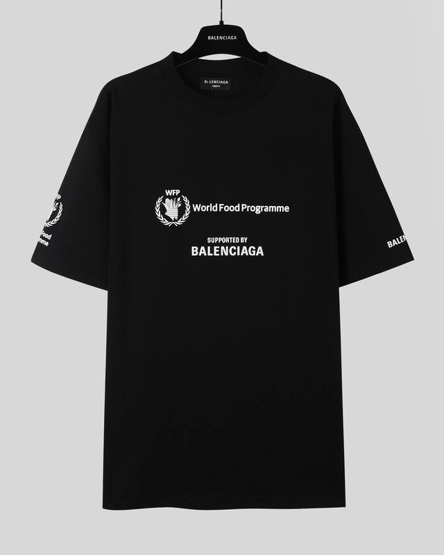 p140 balenciaga Ss25 T恤 市面最高版本 【 世界粮食计划署短袖 】 原版开发定织280G面料 高度还原 洗水处理 手感厚重 质感区别市场货